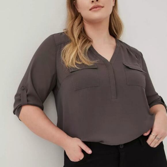 Torrid NWT Harper Iron Dark Grey Button Collarless 3/4 Sleeve Pullover Blouse - Picture 2 of 11